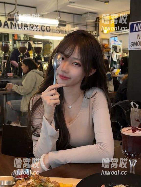 一波接一波！“www.17”app美食吃瓜指南上线，吃瓜不止有黄瓜哦！