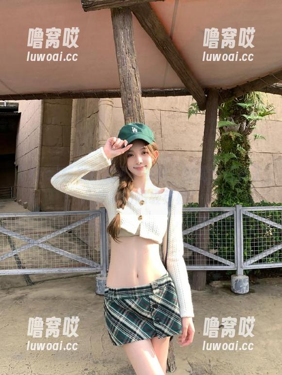 转发17c网页黑料，感觉自己成了八卦届的超级英雄！