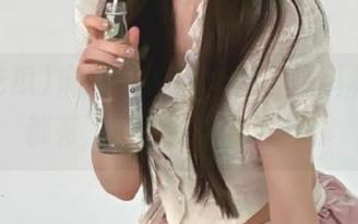 麻烦下载17吃瓜，爆料和蘑菇都有，别说我不告诉你！