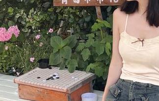 就爱在51吃瓜翻黑料网的资源，娱乐圈的某些花边真有意思
