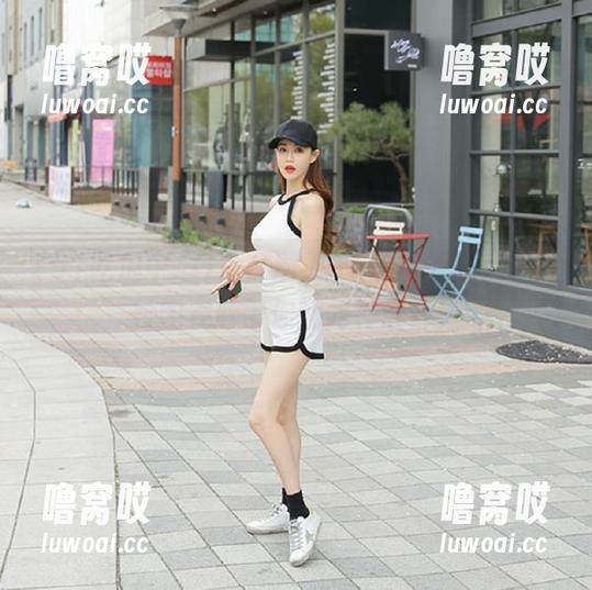 51吃瓜中心 深夜潜入51吃瓜中心,奇葩校园视频带你翻阅神展开!