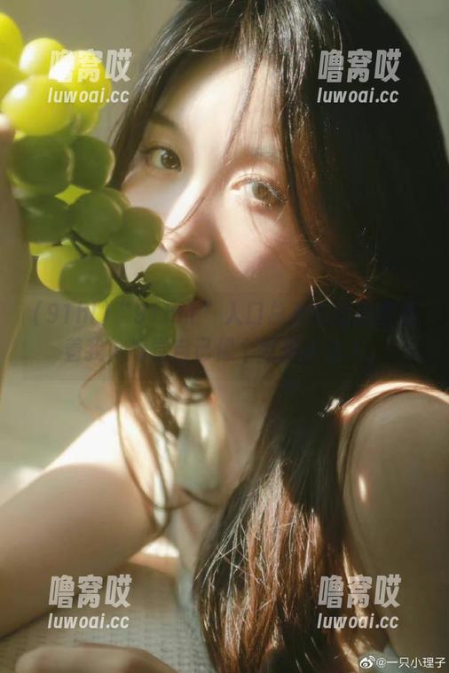 “91hl1”入口总有新鲜瓜供养着我，感觉自己像个吃瓜小达人。