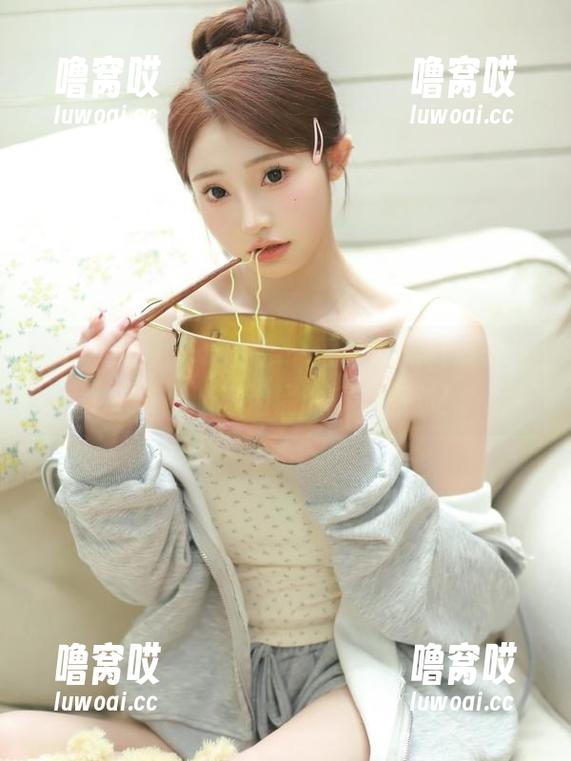 91吃瓜 91吃瓜:一键获取黑料资源,来一场暗潮汹涌的瓜友派对!