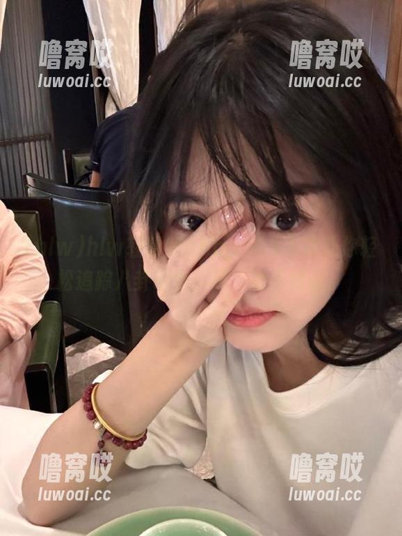 hlw轻量版app，iOS下载让你轻松追踪八卦动向，简直妙不可言。