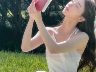 注意！用“tttzzz38”app看新闻时，请确保你已吃好瓜，随时可能被惊到！