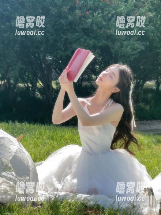 注意！用“tttzzz38”app看新闻时，请确保你已吃好瓜，随时可能被惊到！