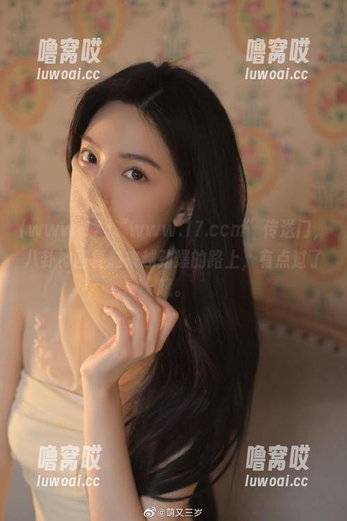 “www.17.ccm”传送门，八卦神回复越来越劲爆的路上，有点过了哦。