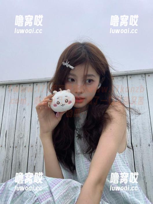 用苹果版的www.17kanzb.com，感觉自己仿佛被喂了一口又甜又苦的瓜…