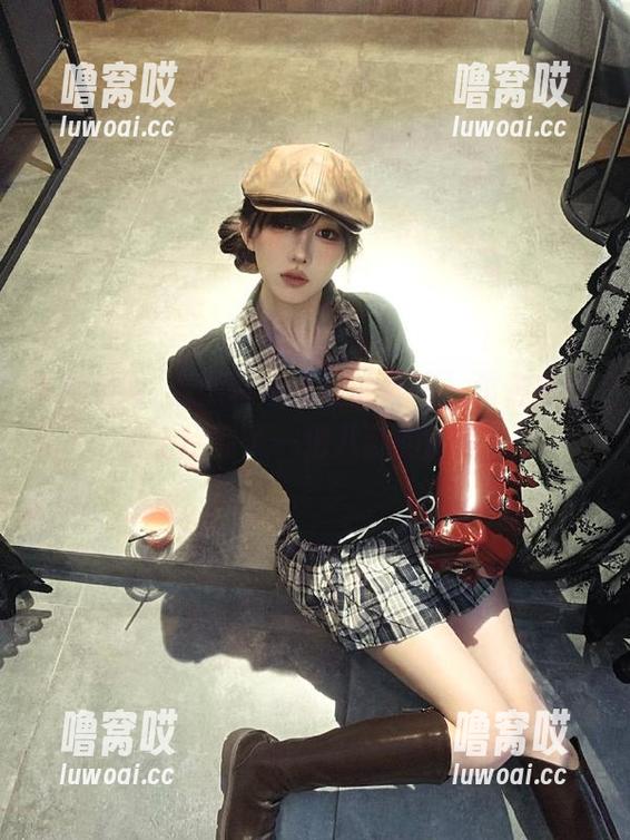 黑料网 看黑料网今日的线路,仿佛在站台上捡到了一把八卦的钥匙!